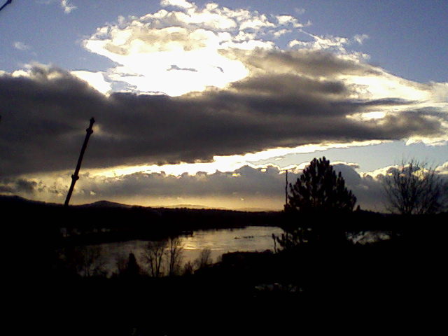 Sunrise over Willamette River on January 9th, 2009